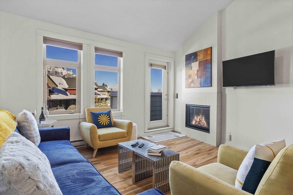Freshly Remodeled - 2 King Beds- Breathtaking Views House in Canmore