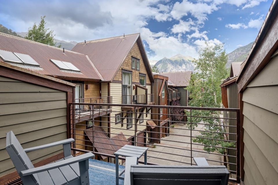 Property building, Neighbourhood, Mountain view, Mountain view
