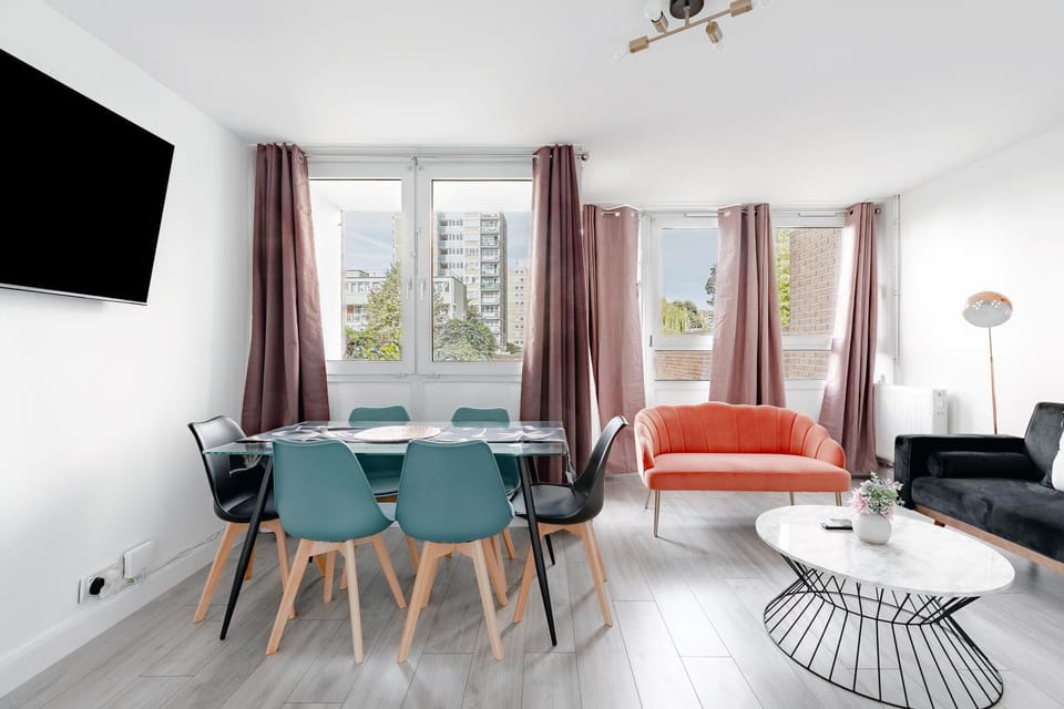 Living room, Dining area