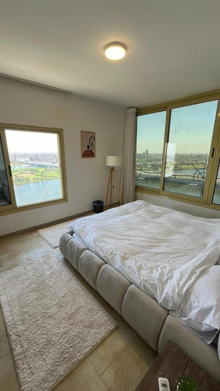 Nile and pyramids view 4BR apt Apartment in Cairo Governorate
