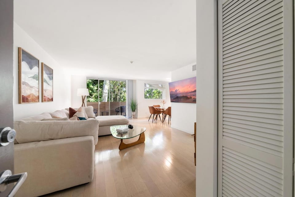 Unaluma 2BR Retreat Santa Monica Prime Location Apartment in Pacific Palisades