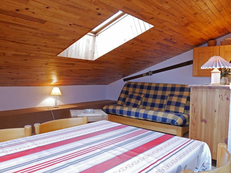 Appartement cosy à Montchavin, rénové, 5 pers, balcon, proche commerces et pistes, parking gratuit - FR-1-329-93 Apartment in Landry
