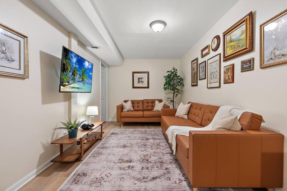 St Paul Speakeasy with King Bed Apartment in Saint Paul