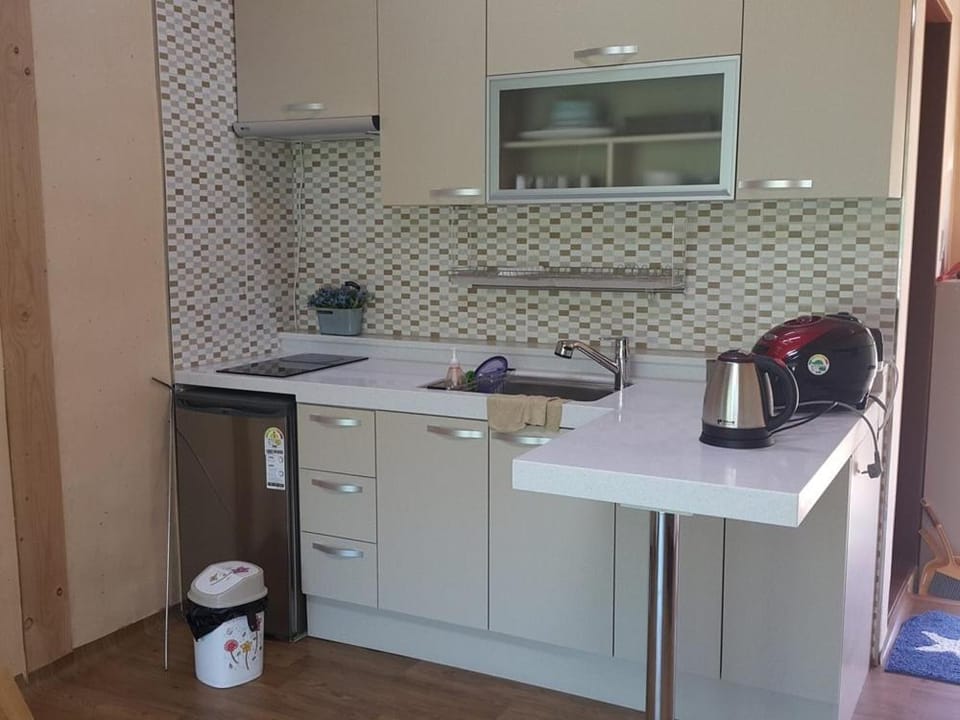 sangju yeoyurounhwangtojib pensyeon Bed and Breakfast in South Korea