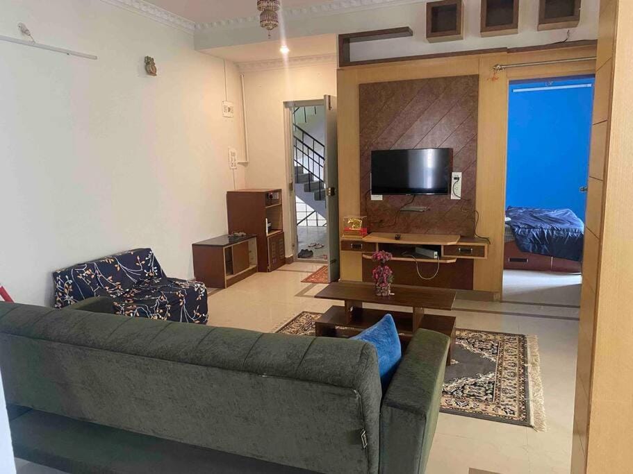 Royal King Bed Suite, Service Apartments, 1km to center , Free WI-FI Apartment in Mysuru