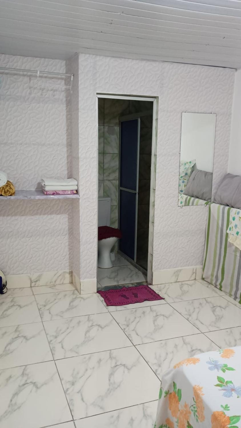 Bathroom, Bedroom, towels