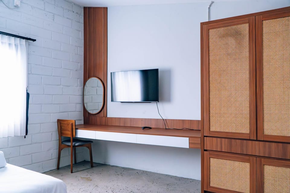 TV and multimedia, wardrobe