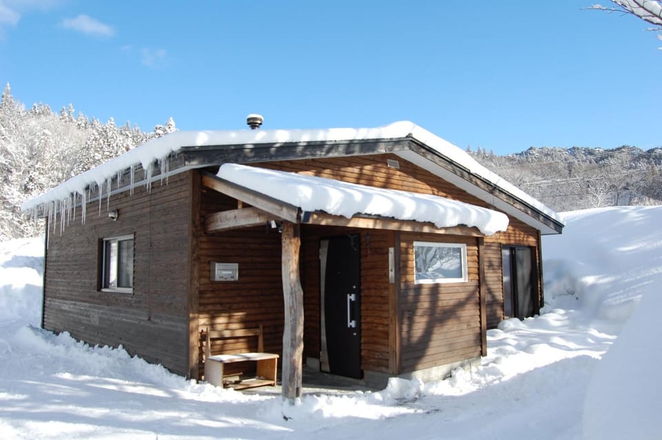 Property building, Day, Natural landscape, Winter, Mountain view