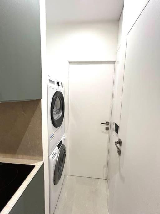 Louvre -Notre Dame 2BD, 2BATH AC Apartment in Paris