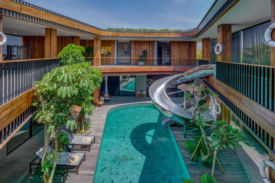 Property building, Day, Pool view, Swimming pool