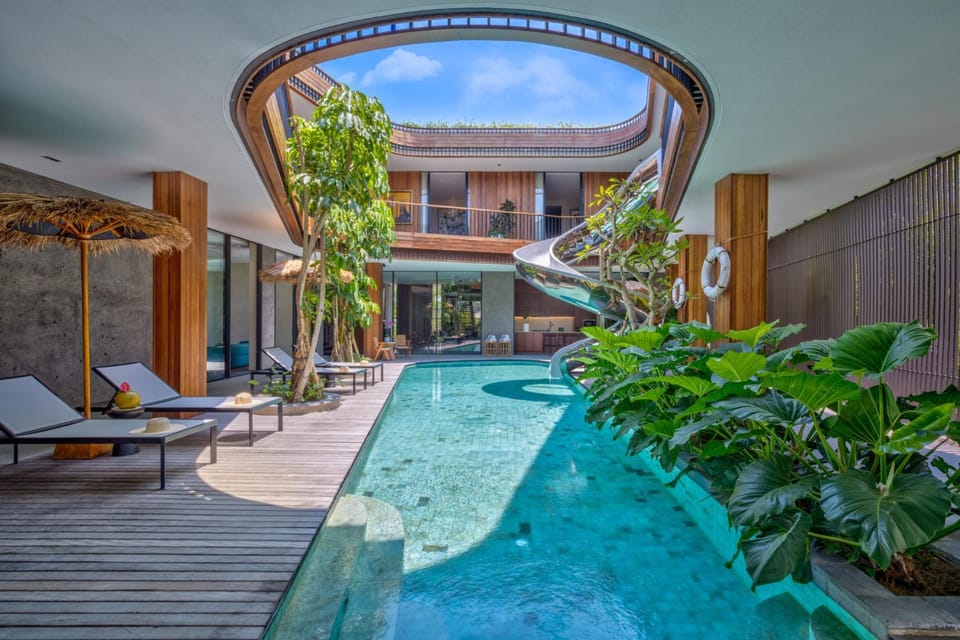 Property building, Day, Garden, Swimming pool, sunbed
