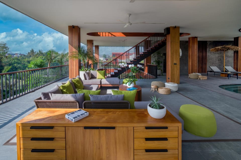 Day, View (from property/room), Balcony/Terrace, Living room, Seating area