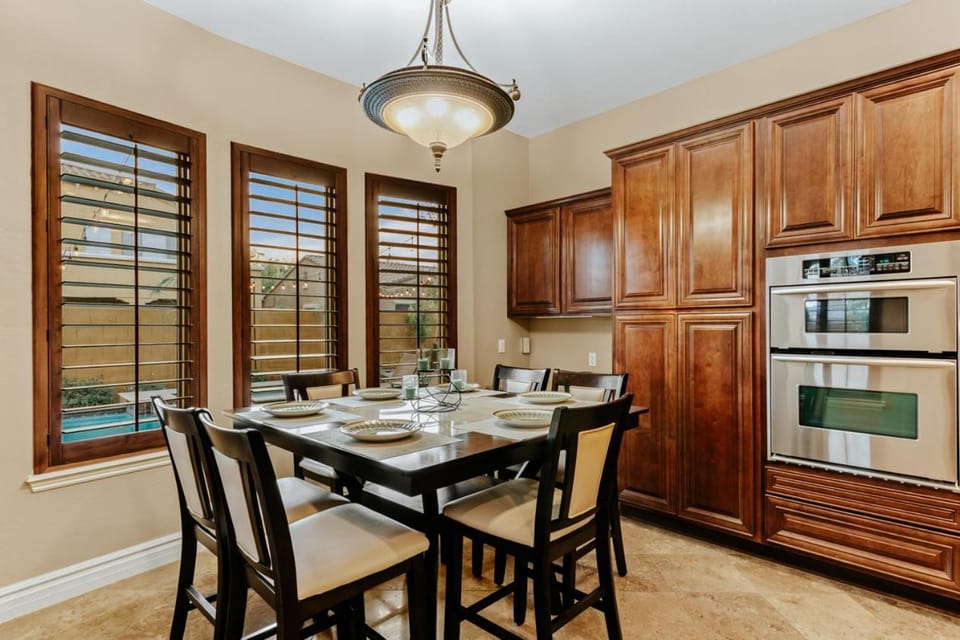 Resort-Style Pool Oasis - Spacious 6BR Gilbert Retreat - Minutes to SanTan & PHX House in Gilbert