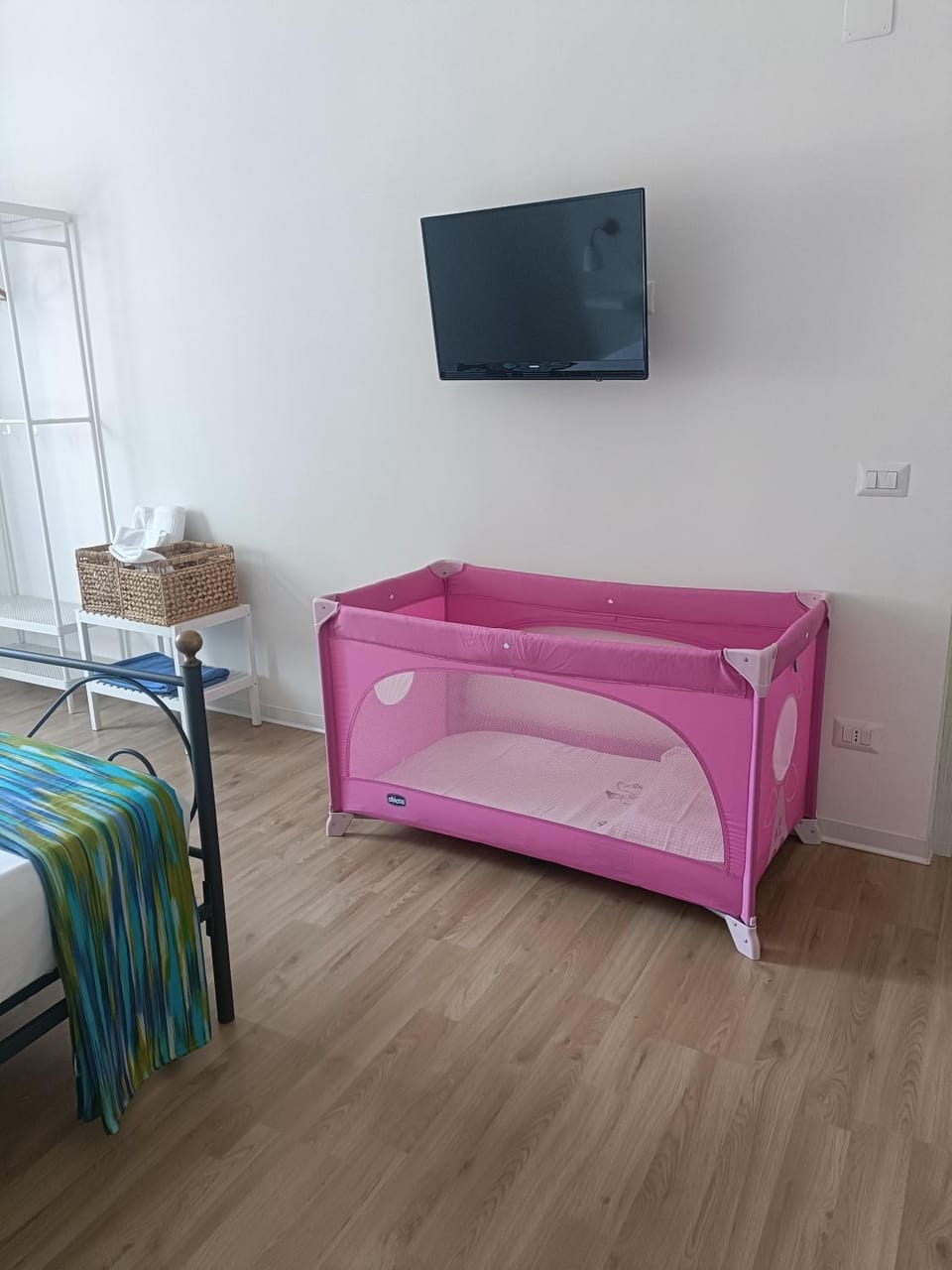 Bed, TV and multimedia, Photo of the whole room, Evening entertainment