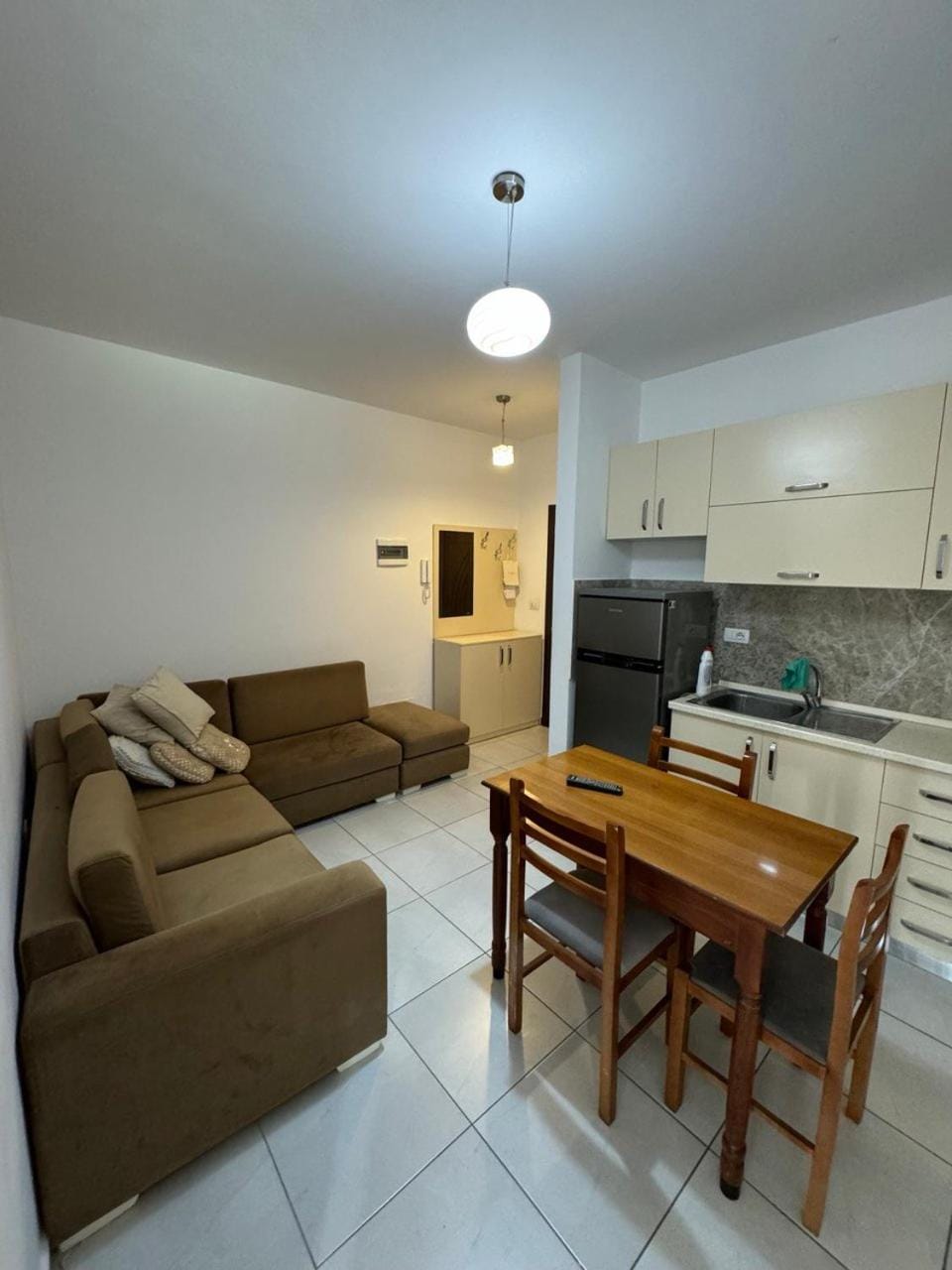 Kitchen or kitchenette, Living room, Seating area, Dining area, oven, stove