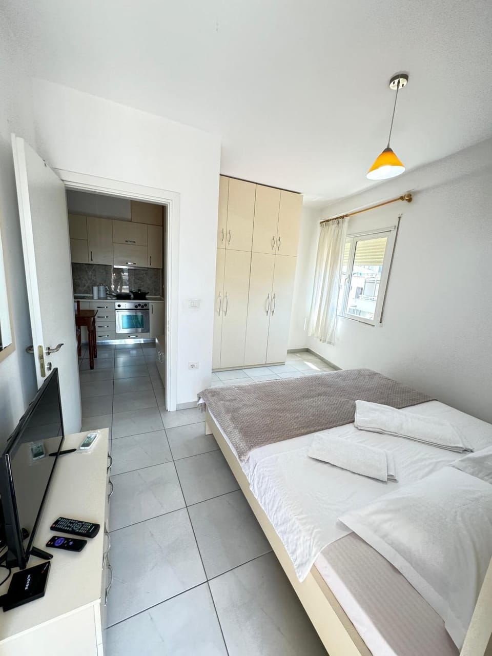Bed, TV and multimedia, Photo of the whole room, Bedroom, wardrobe