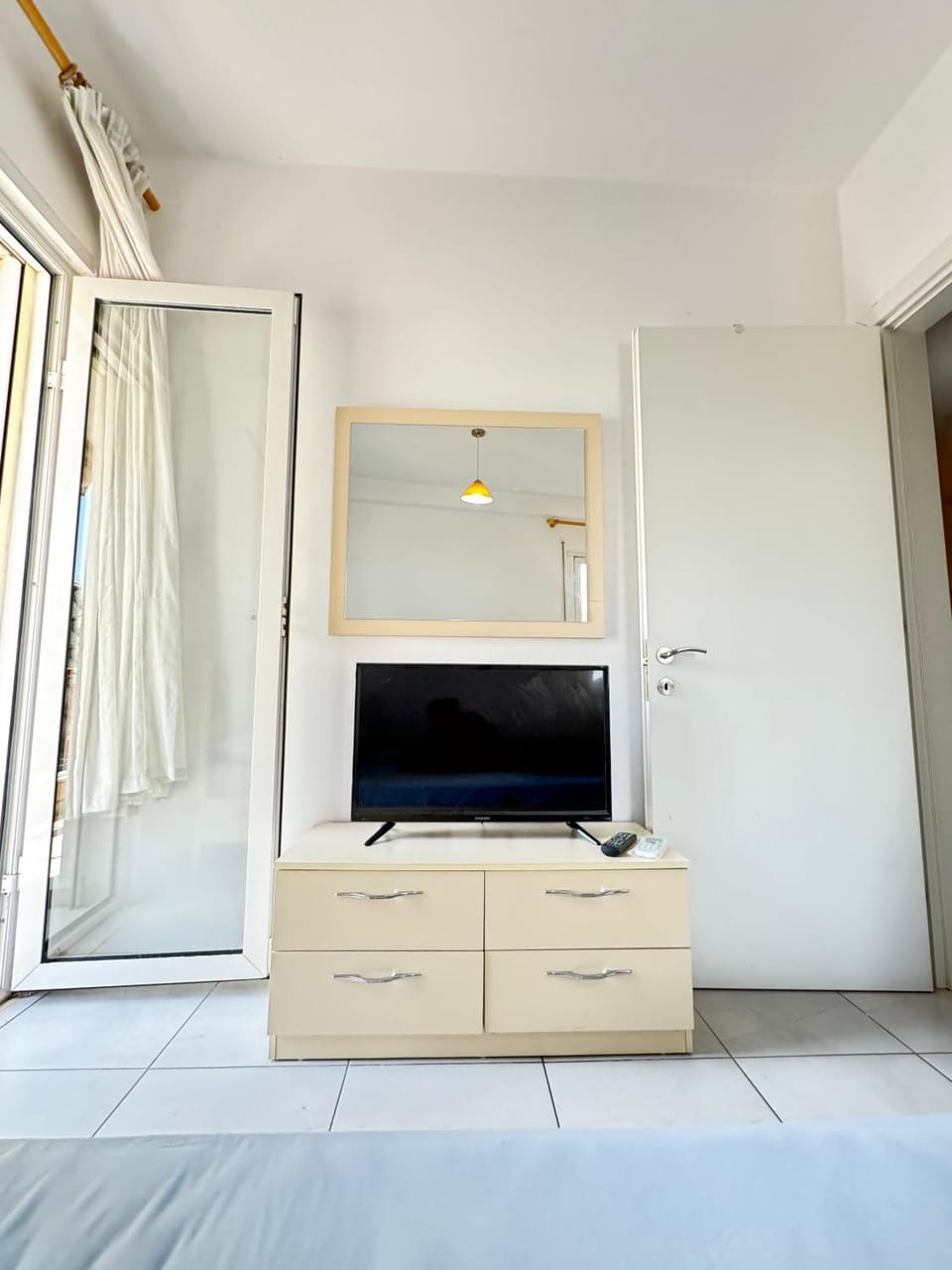 Communal lounge/ TV room, Bed, TV and multimedia, Evening entertainment, Bedroom