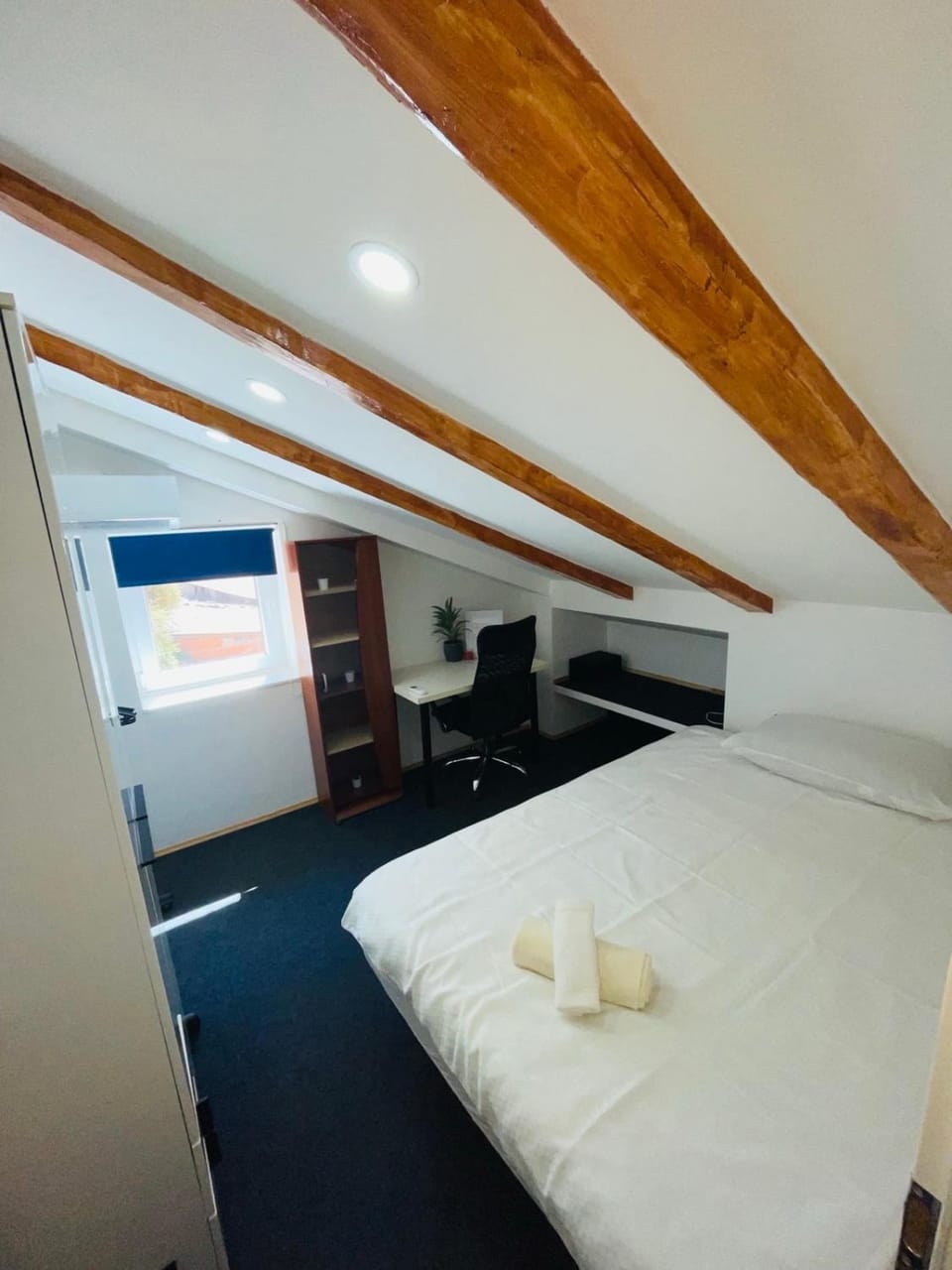 Bedroom, towels, air conditioner