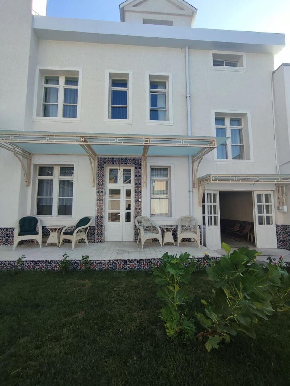 Property building, Facade/entrance