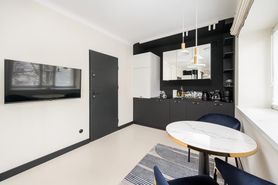 TV and multimedia, Coffee/tea facilities, Kitchen or kitchenette, Living room, Dining area, oven