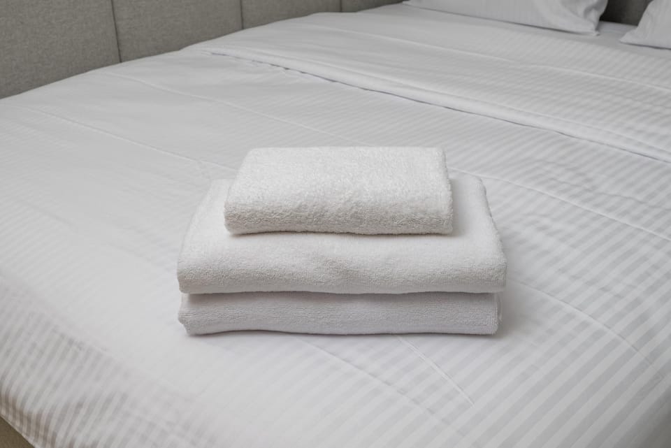 Bed, Photo of the whole room, Bedroom, towels