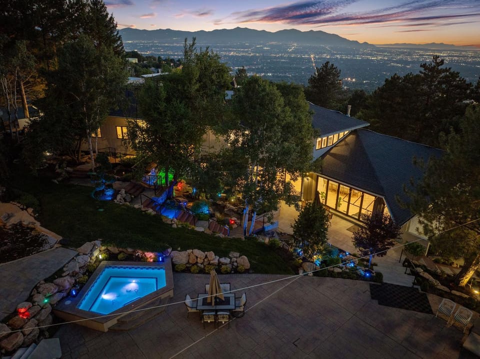 Exclusive Luxury Resort- Heated Pool & Pickleball Apartment in Utah