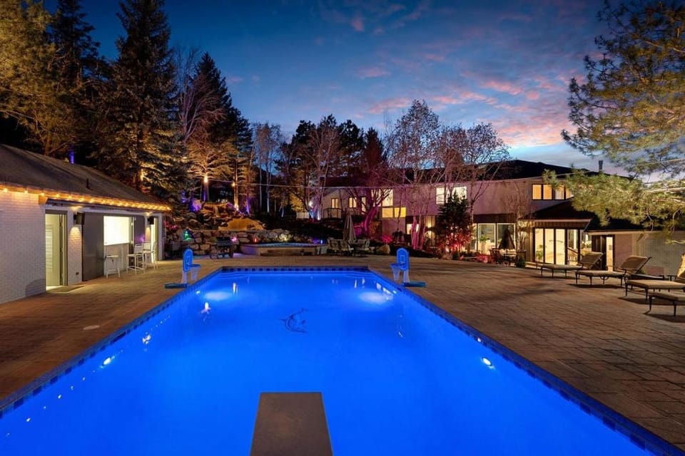 Exclusive Luxury Resort- Heated Pool & Pickleball Apartment in Utah