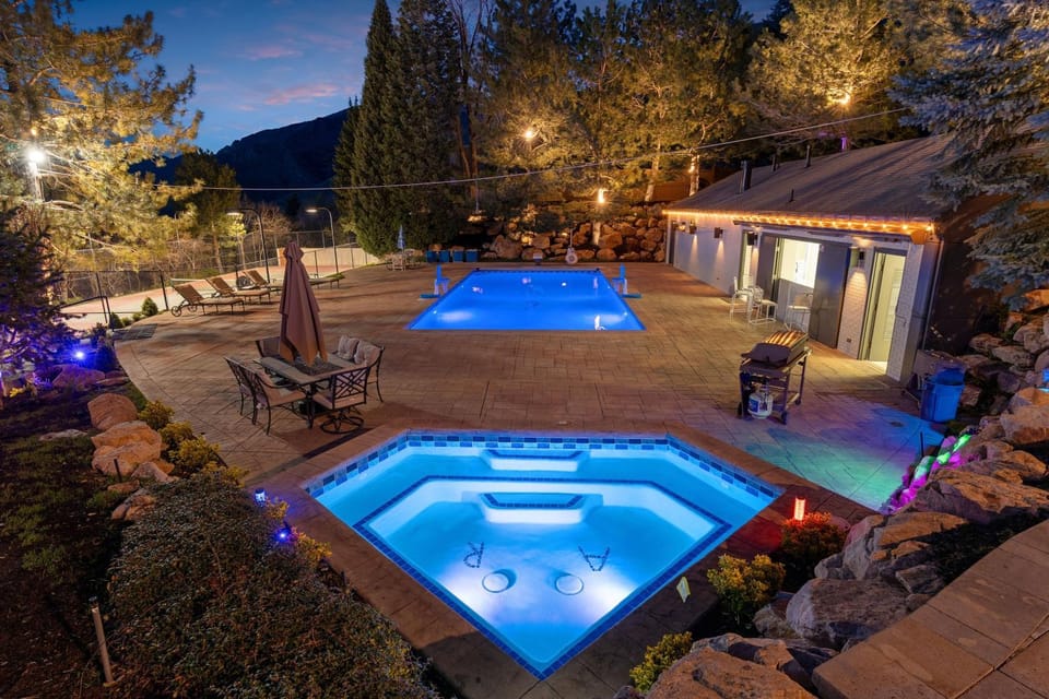 Exclusive Luxury Resort- Heated Pool & Pickleball Apartment in Utah