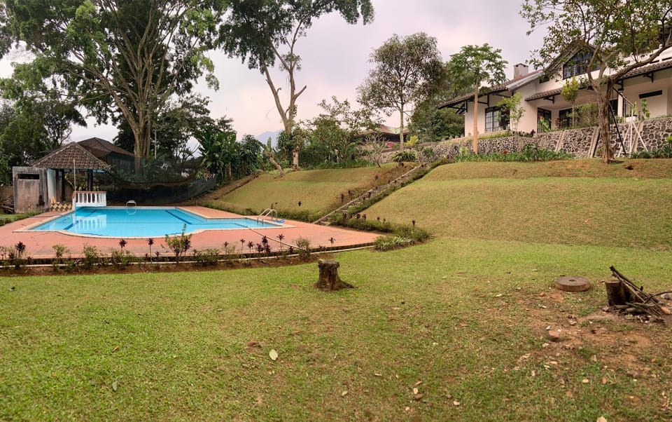 Villa Kay Palace Villa in Cisarua