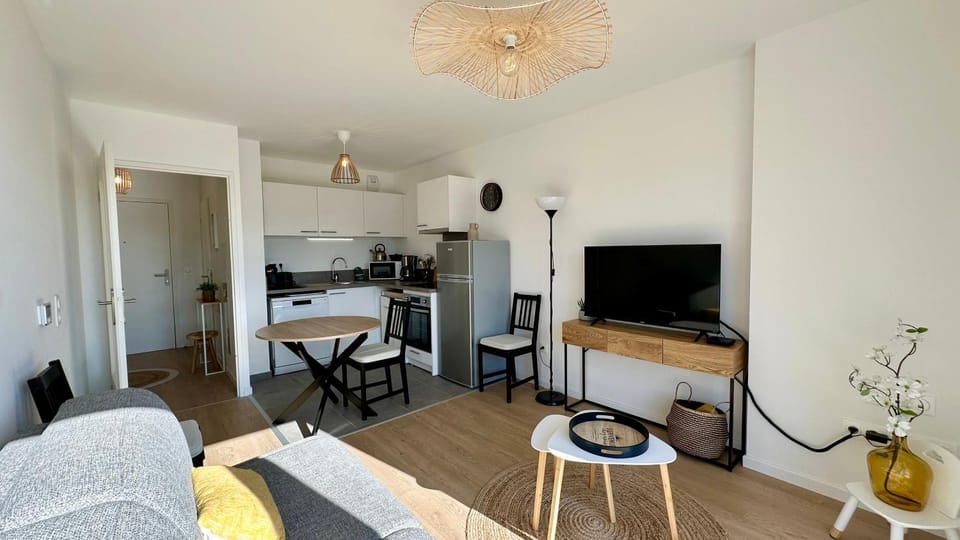 Kitchen or kitchenette, stove, kitchen