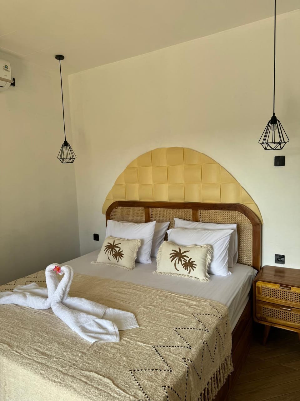 Bedroom, air conditioner