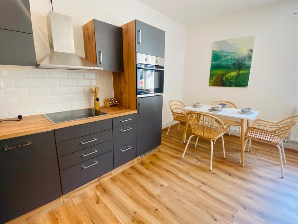 Kitchen or kitchenette, Dining area, oven, pet friendly, stove