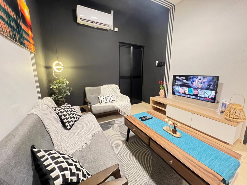 YOLO3 10PAX CentralTown Piano, PoolTable, Netflix House in Pahang, Malaysia
