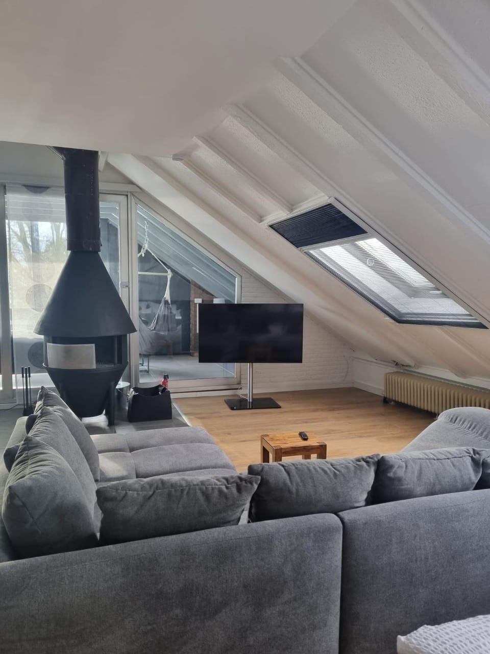 Communal lounge/ TV room, TV and multimedia, Living room, Seating area, Evening entertainment