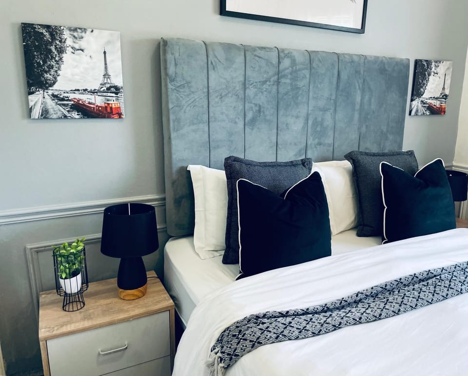 Bed, Bedroom
