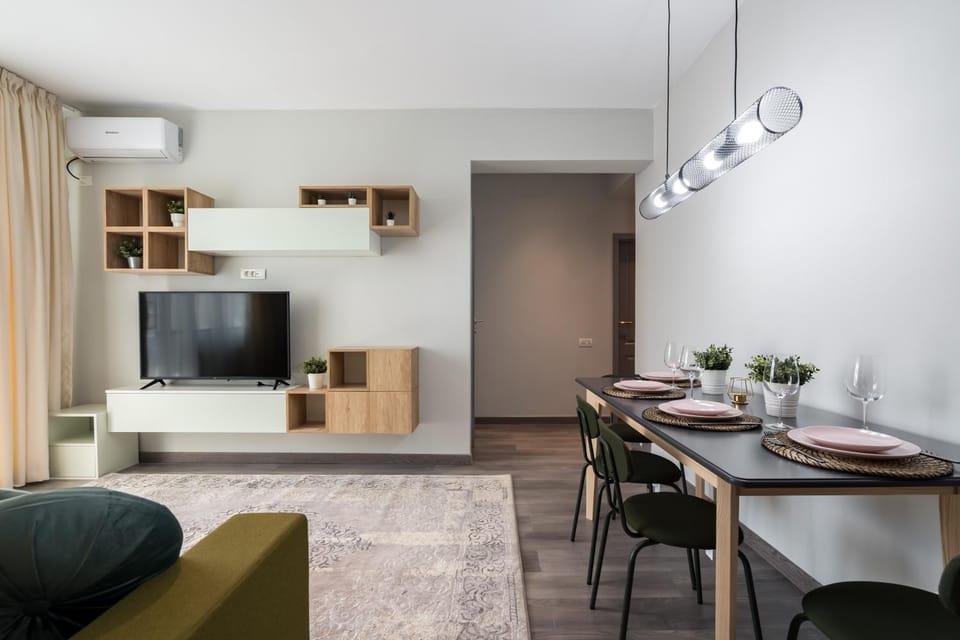 TV and multimedia, Seating area, Dining area