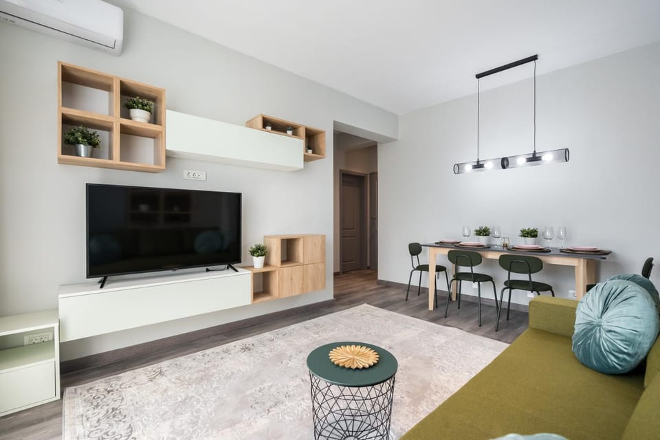 TV and multimedia, Living room, Seating area, Dining area