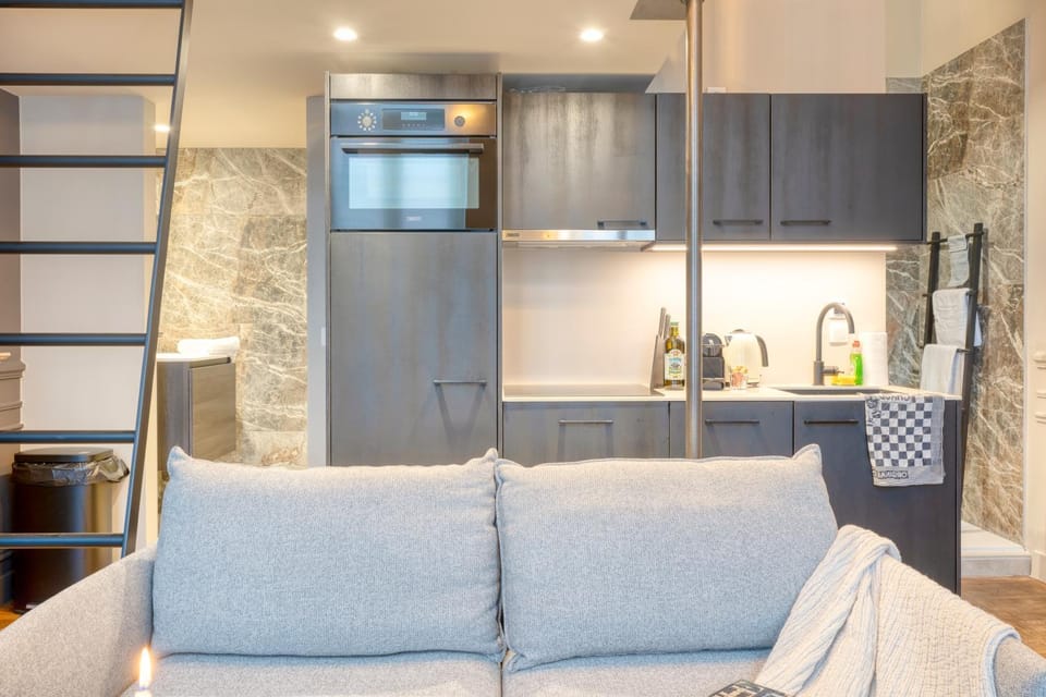 Kitchen or kitchenette, Living room