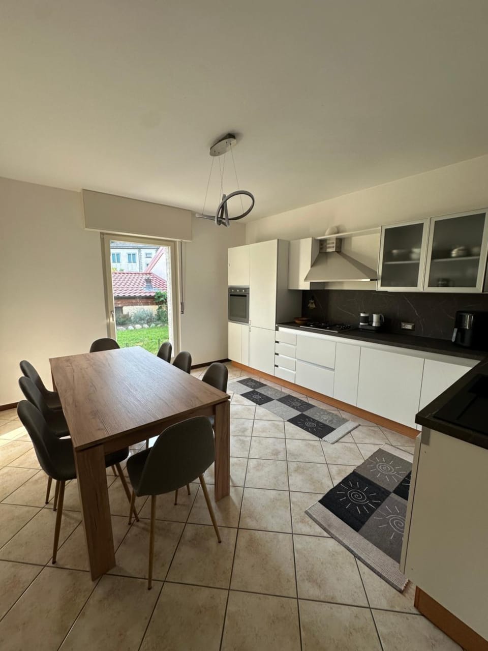Kitchen or kitchenette, Dining area, stove