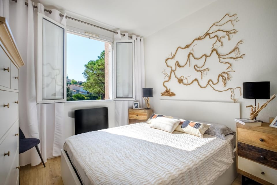 Living room, Bedroom