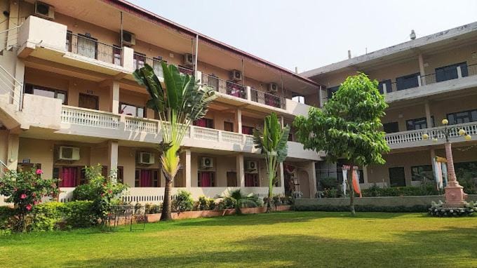 Property building, Natural landscape, Garden, Balcony/Terrace, Garden view