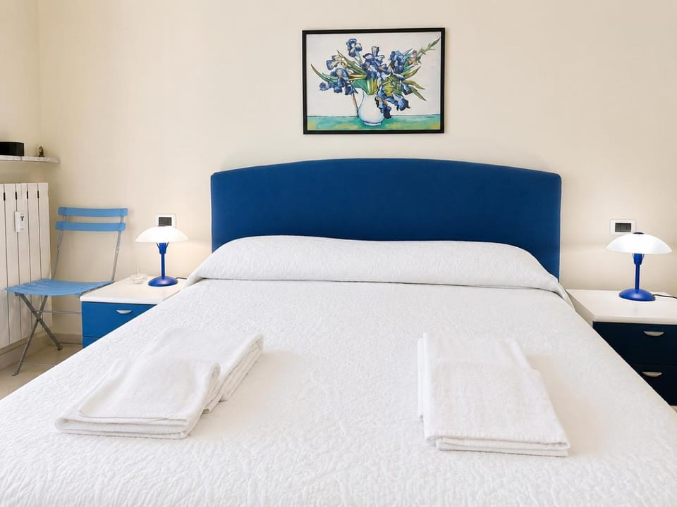 Hostdomus - Navy Suite Apartment in Finale Ligure