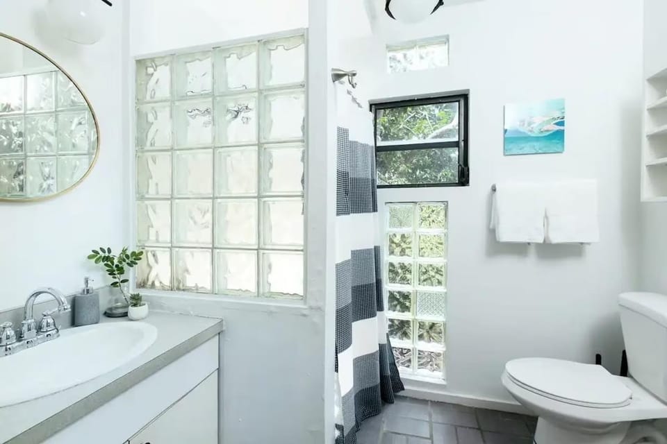 Toilet, Bathroom, towels