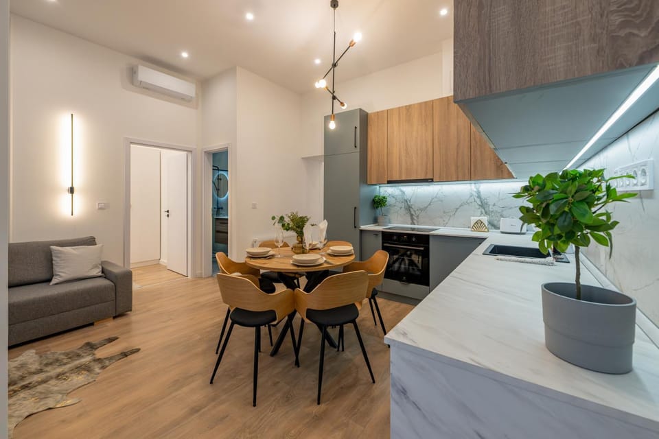 Kitchen or kitchenette, Living room