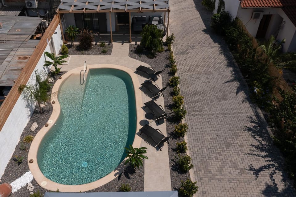 Property building, Swimming pool, Parking, sunbed