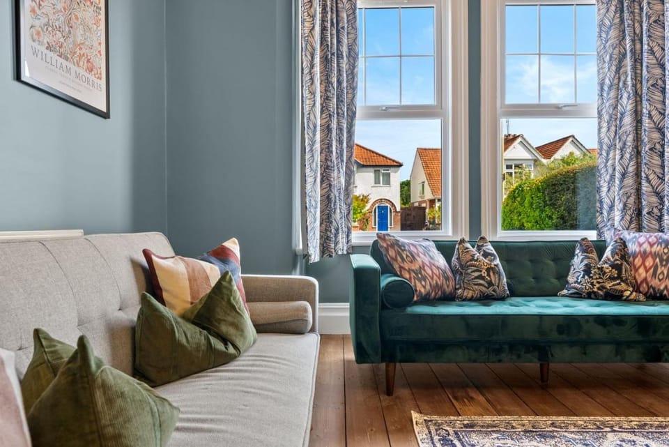 View (from property/room), Living room, Seating area, Street view