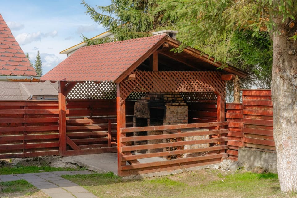 Pensiunea Roua Apusenilor Bed and Breakfast in Cluj County