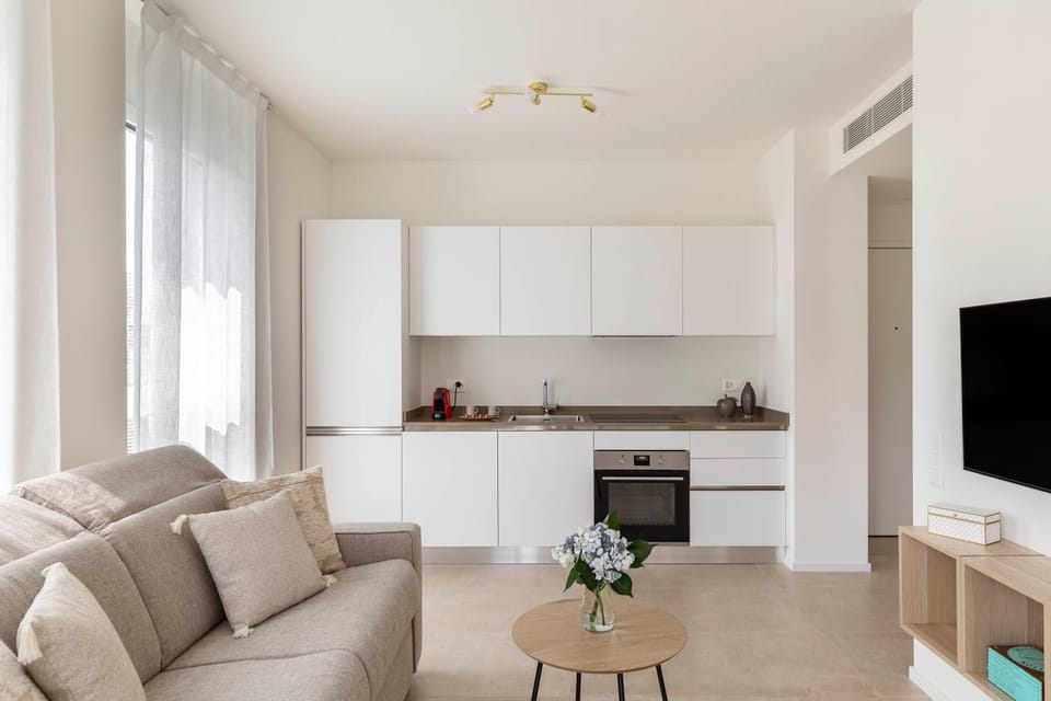 TV and multimedia, Kitchen or kitchenette, Living room, stove