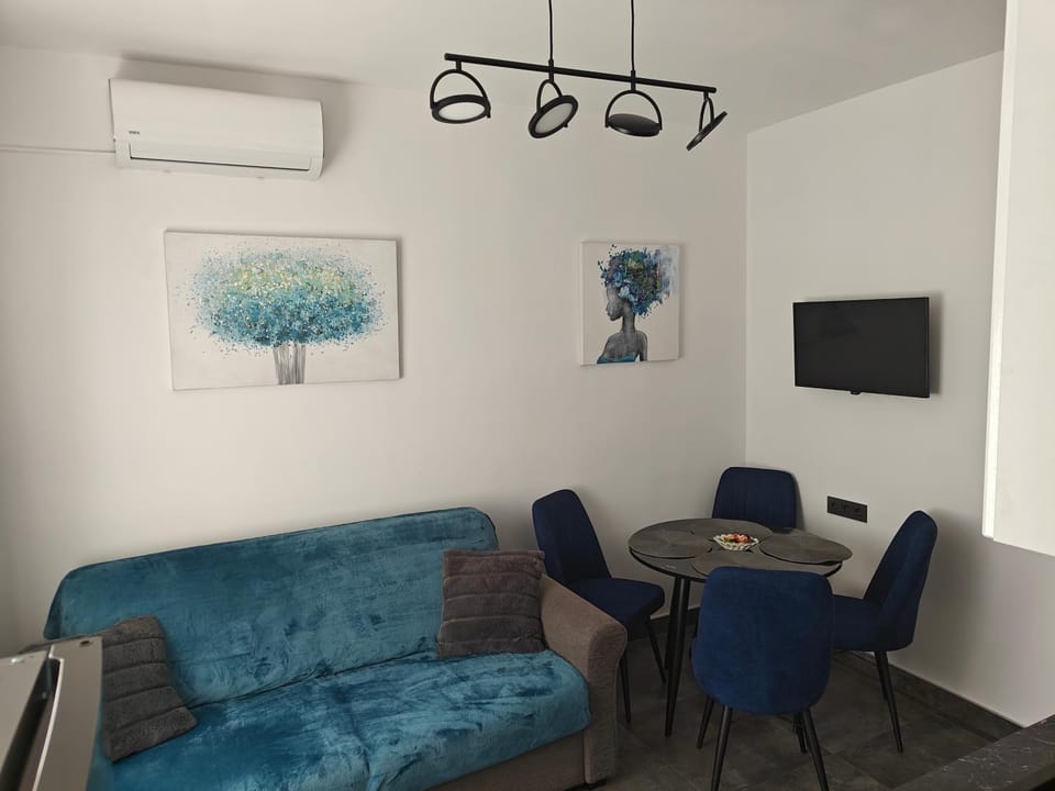 Dining area, kitchen