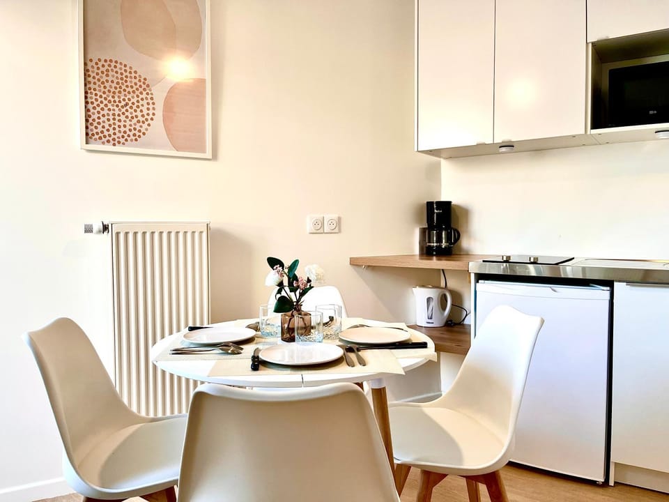 Dining area, kitchen